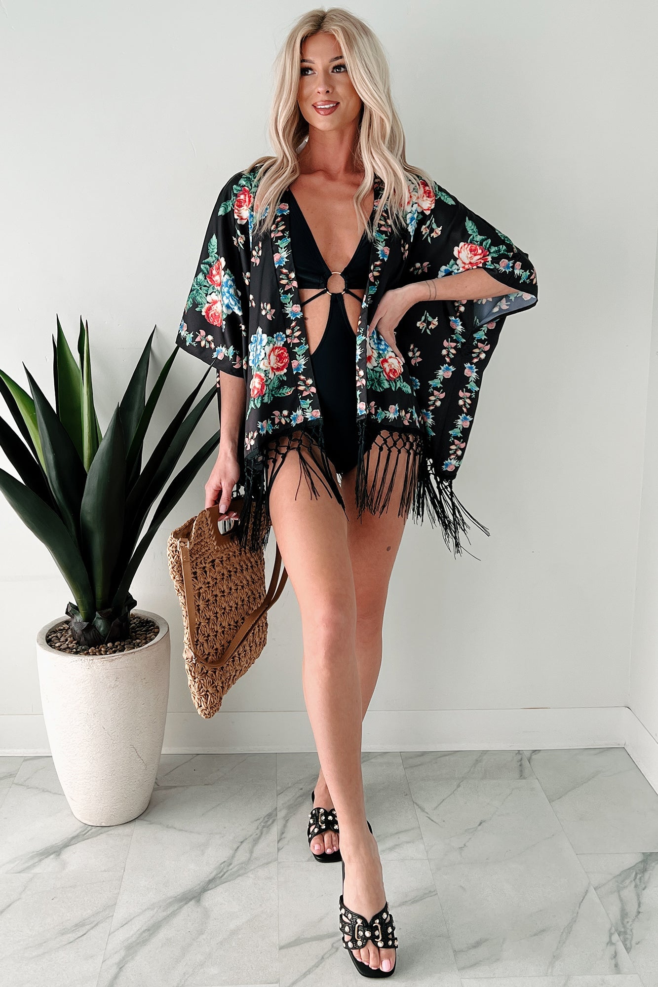 Like A Blooming Rose In Spring Floral Kimono Shawl (Black)